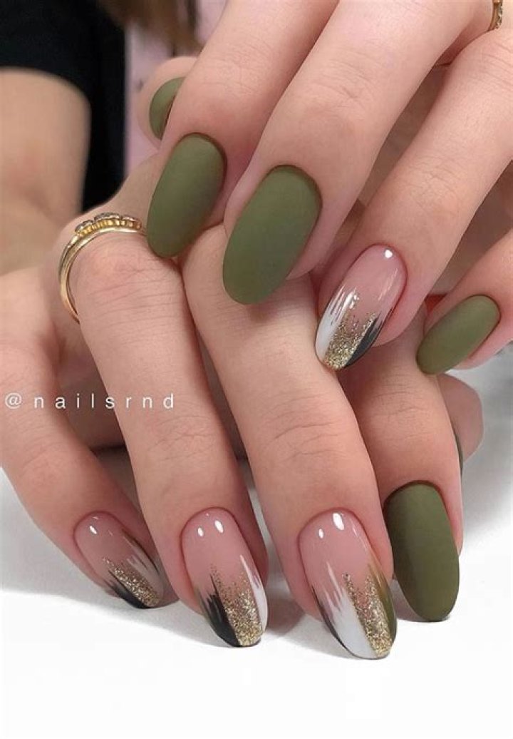 40 Beautiful Nail Design Ideas To Wear In Fall Gradient brown