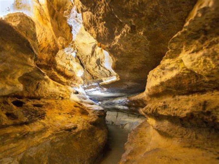 5 Extraordinary Underground Waterfalls to Visit in the US Hemispheres