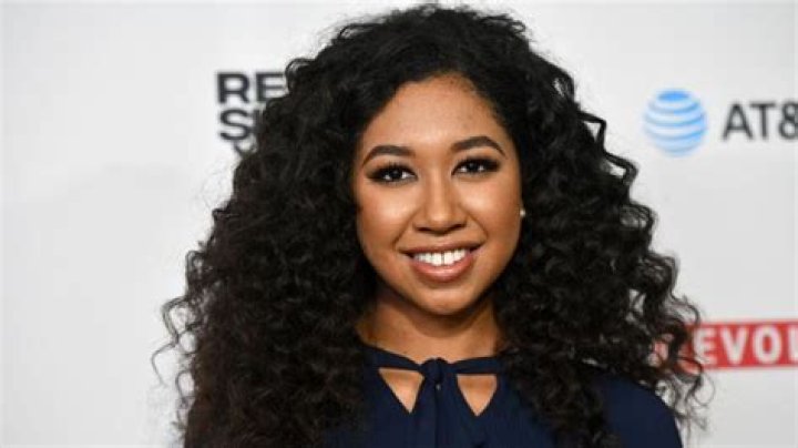 Aoki Lee Simmons blasts Harvard professors for disregarding modeling career