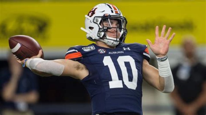 Bo Nix plays the hero for Auburn in first start of college career vs