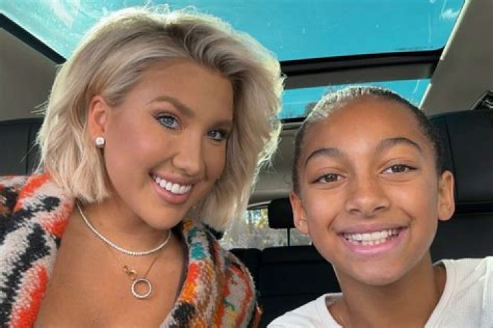 Chloe Chrisley Wiki 2021 Net Worth, Height, Weight, Relationship