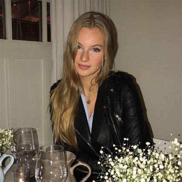 Chloe Scrolller