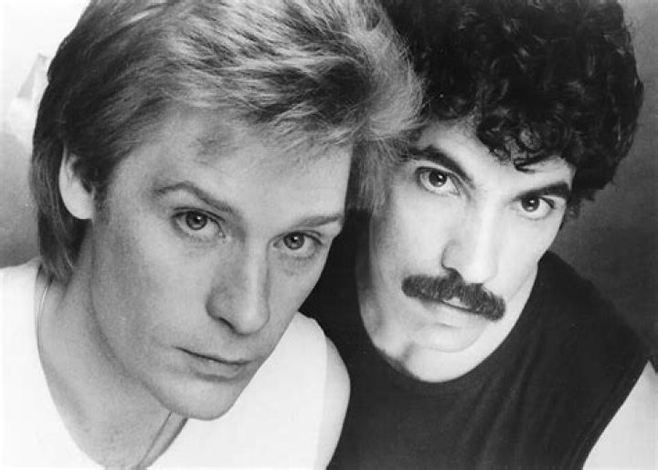 Daryl Hall And John Oates 01 Romeo Is Bleeding YouTube
