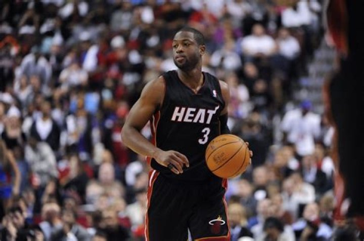 Dwyane Wade's mother honored by hospital where she began journey to