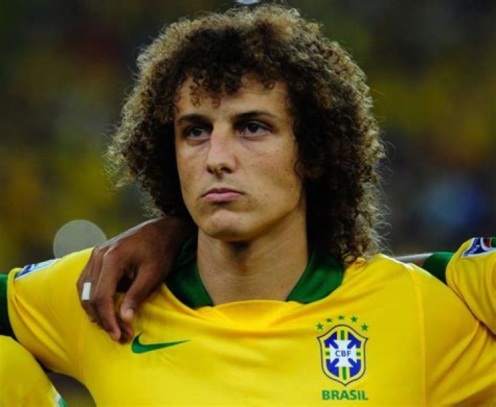 Editar David Luiz en el PES Pro Evolution Soccer TUS VIDEOJUEGOS
