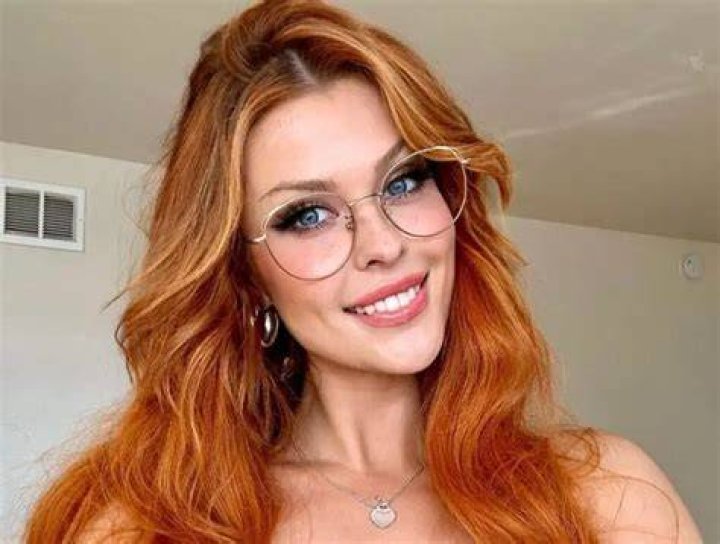 Elly Clutch Wiki, Bio, Age, Height, Family, Career, Net Worth