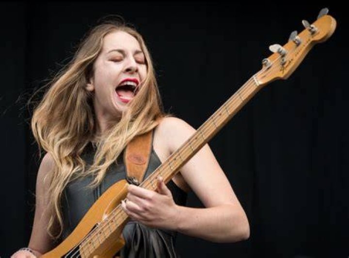 Este Haim Height, Weight, Age, Body Statistics Healthy Celeb