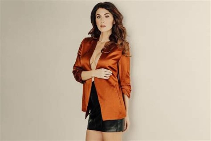Everything about Jewel Staite Age, Family, Net Worth, Movies, Partner
