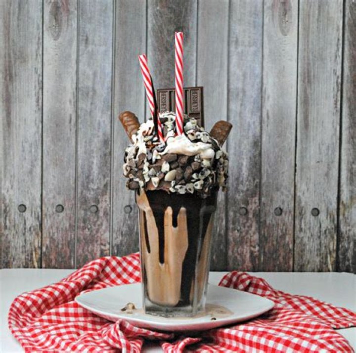 Freakshakes Hershey's Chocolate Bar Extreme Milkshake Chocolate bar