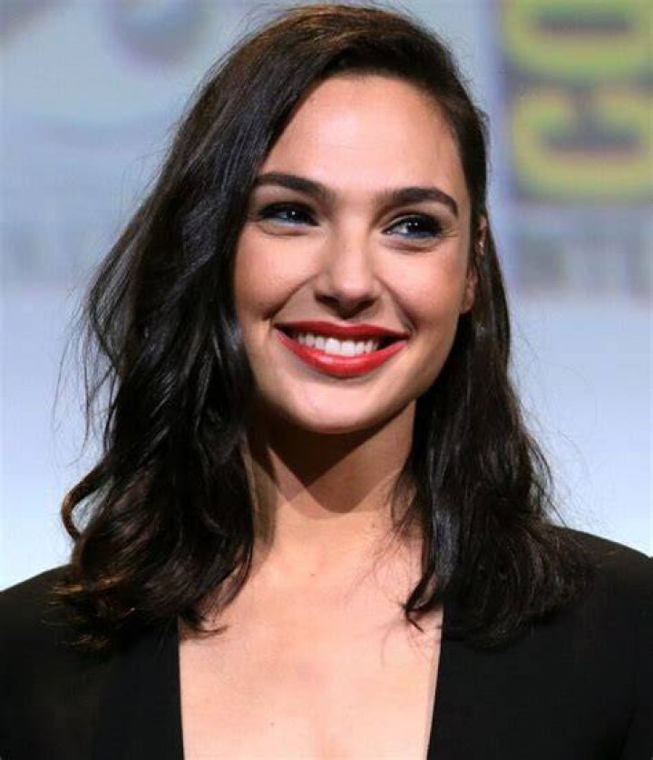Gal Gadot Net Worth (2023) Wonder Woman, Justice League, Red Notice
