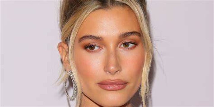 Hailey Bieber has bleached her eyebrows Thick hair styles, Bleached