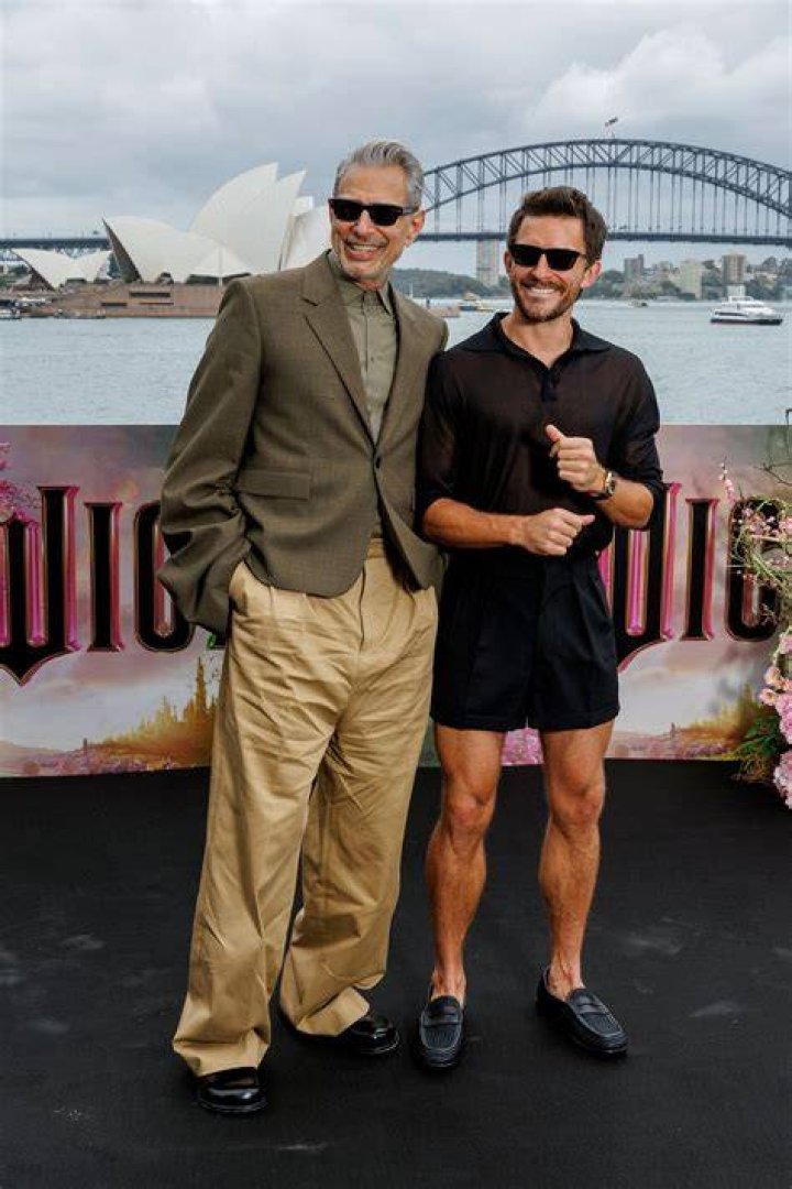How tall is Jonathan Bailey? Jonathan Bailey 13 facts about the