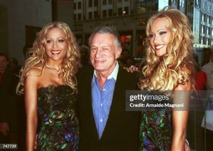 Hugh Hefner, Sandy And Mandy Bentley Twins12 Famous Hugh Hefner