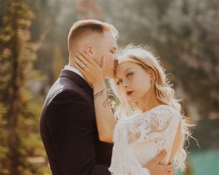 Is Zach Bryan Married? (The Singer’s Relationship Journey) NashvilleGab