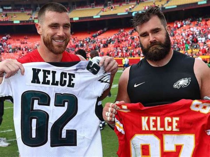 Jason Kelce. This is the ideal male body, what peak performance looks