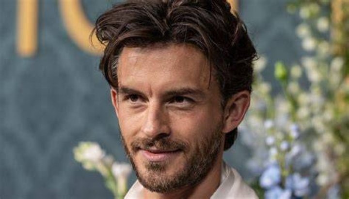 Jonathan Bailey biografia chi è, età, altezza, peso, compagno