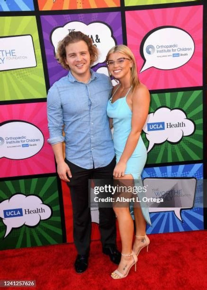 Jonathan Lipnicki Girlfriend 2022