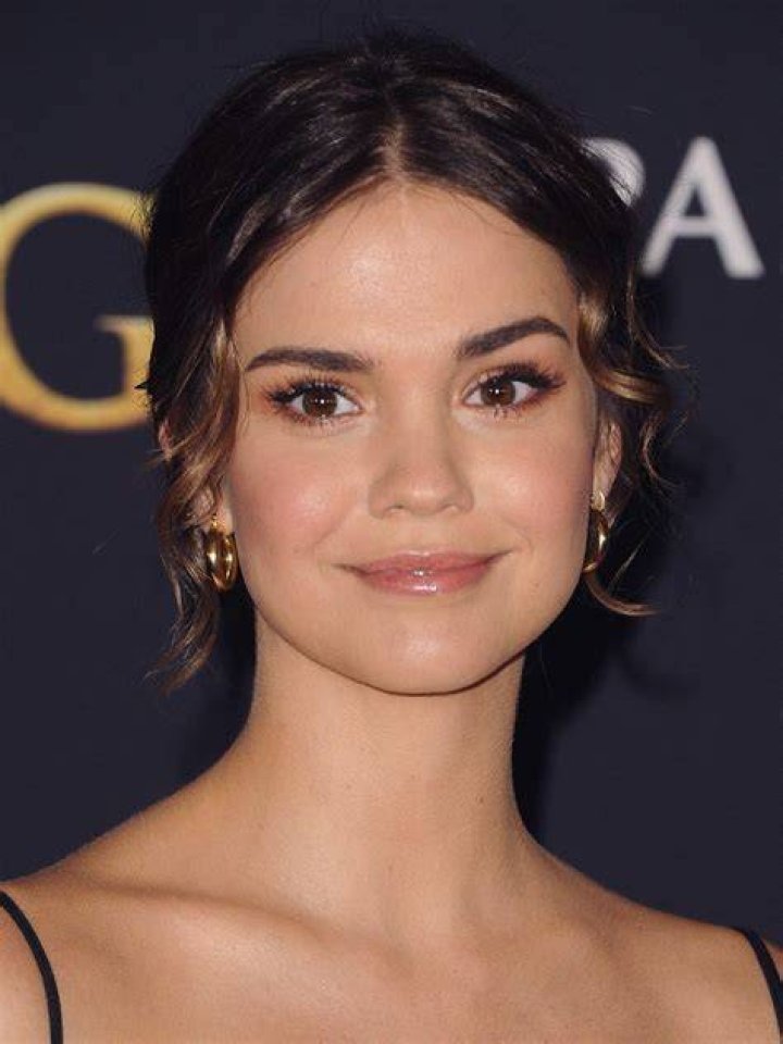 Maia Mitchell's Hairstyles & Hair Colors Steal Her Style