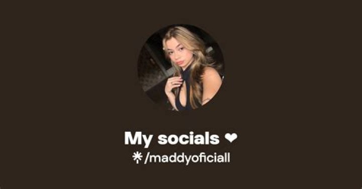 My OnlyFans and socials are in comments 🧡🖤 MistyRay MistyRay