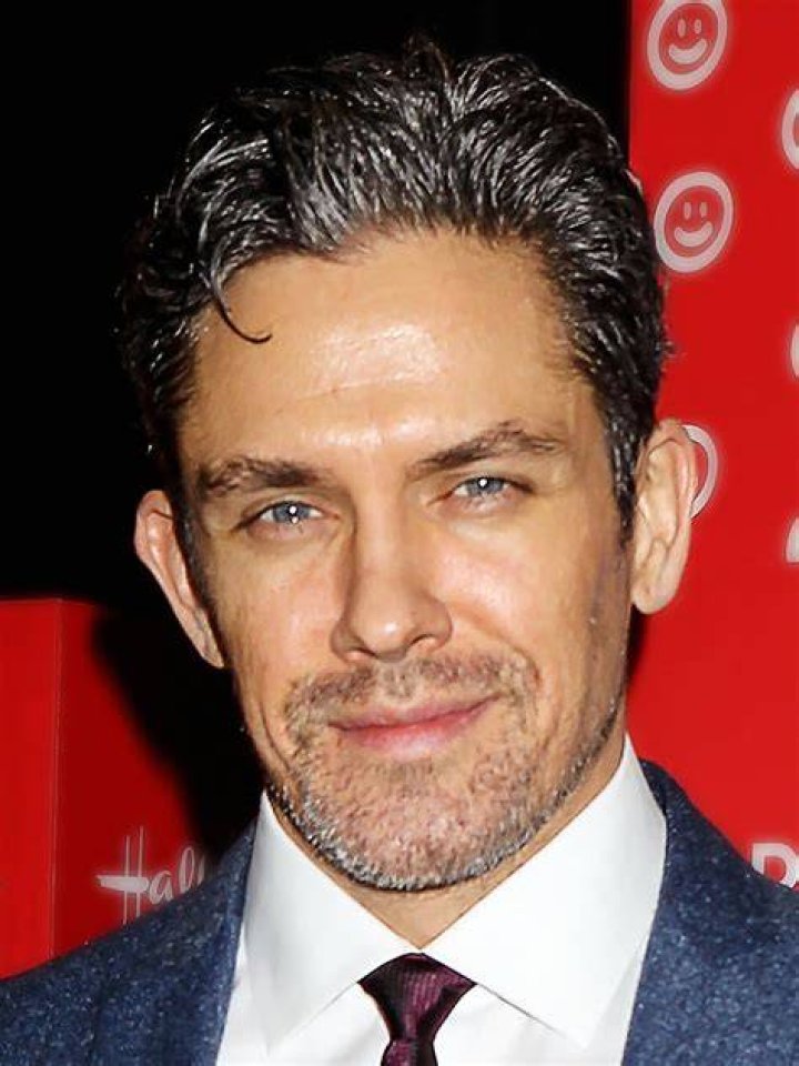 Neal Bledsoe's Bio, Height, Relationships, Married Wife or Gay?