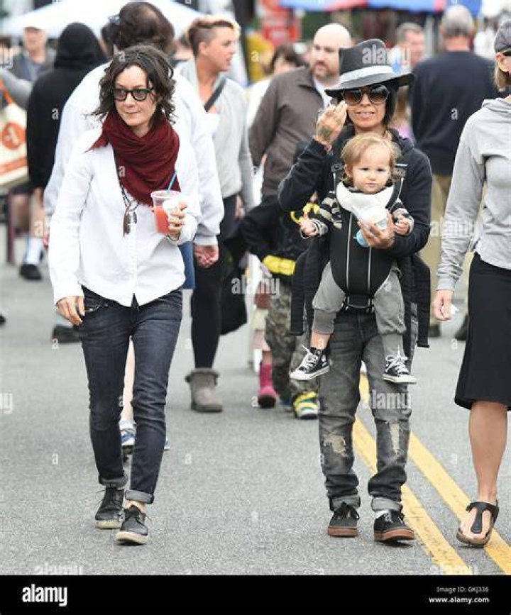Sara Gilbert takes son Rhodes to kidfriendly restaurant Daily Mail