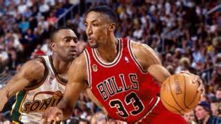 Scottie Pippen's Estranged Wife Larsa Shows off Toned Legs While Posing