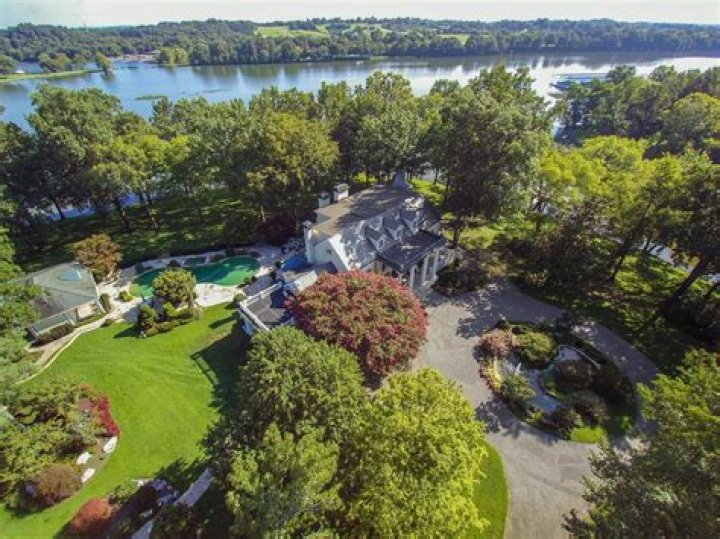 See Inside Reba McEntire's PicturePerfect 7.9 Million Tennessee
