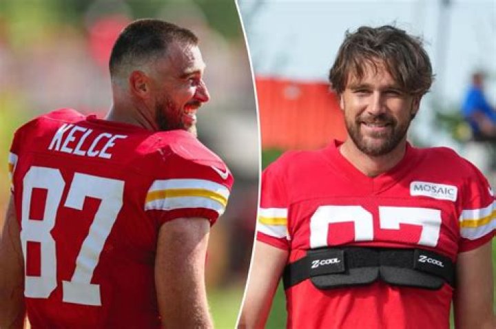 Travis Kelce Shows Off His Singing Skills! YouTube